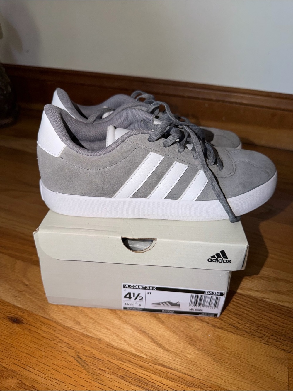 Youth Adidas Sneakers. VL Court 3.0. Unisex Size 4.5. Gray / White. Includes Box